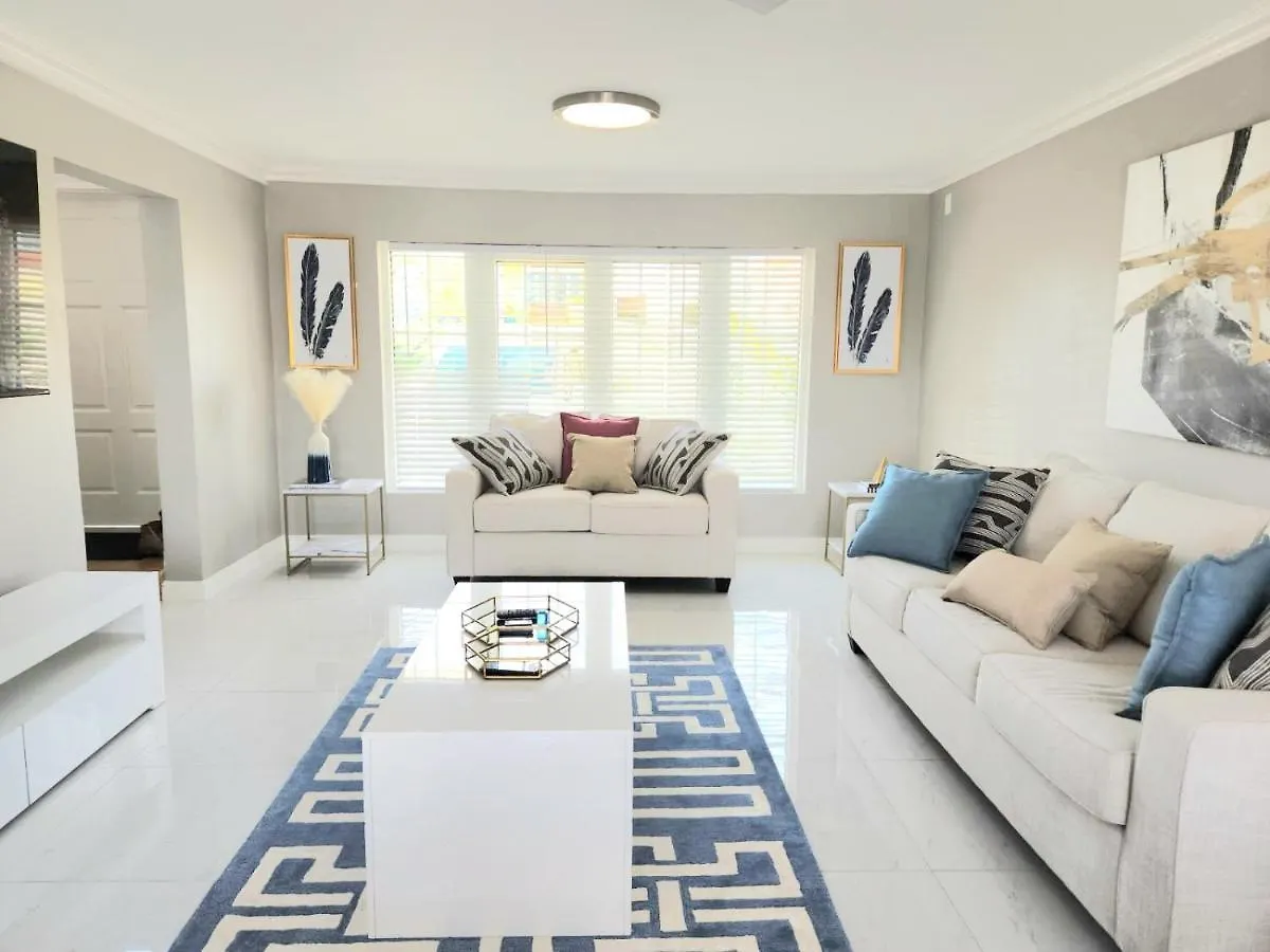 Brand New Luxurious Townhouse In Negril别墅